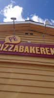 Pizzabakeren Grimstad outside