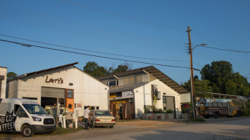 Stein's Delicatessen outside