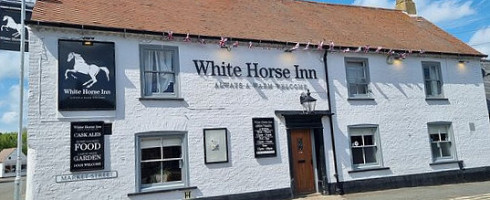 The White Horse Inn outside