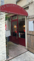 The Cove House Inn outside