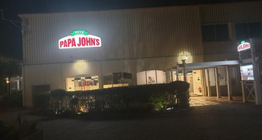 Papa Johns outside