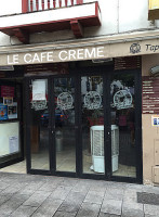 Trasti Trine outside