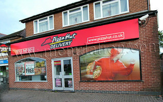 Pizza Hut outside