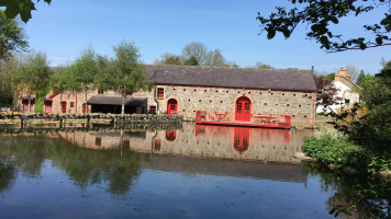 Riverdale Barn outside