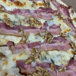 Pizzeria La Verita food