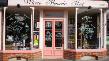 Where Memories Meet outside