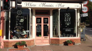 Where Memories Meet outside