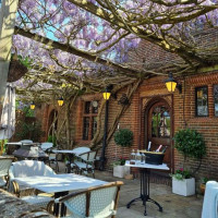 Fordwich Arms outside