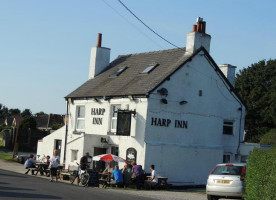 Harp Inn outside