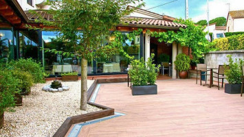 Cafe Rendezvous outside