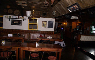 Man O'war Traditional Irish Bar Restaurant inside