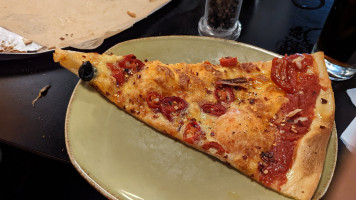 Little Wings Pizzeria food