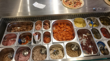 Matzaluna Pizza food