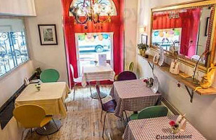 The Upper Crust inside