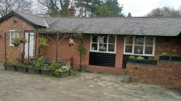 The Old Schoolhouse Deli-cafe outside