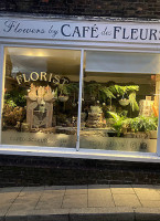Cafe Des Fleurs outside