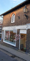 Cafe Des Fleurs outside