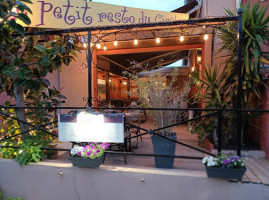 Luna Coffee House outside