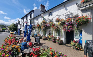 Britannia Inn outside