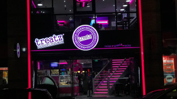 Treatz outside