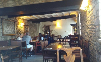 The Three Horseshoes Inn inside