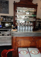 Lily de Neuilly inside