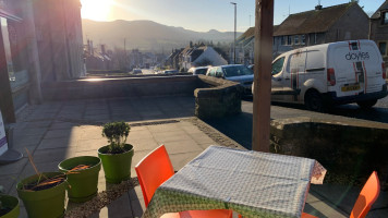 Doyle's Cafe outside
