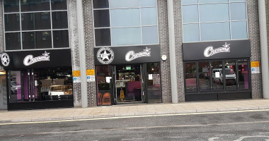 Creams Cafe outside