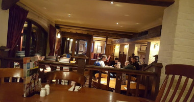 Brewers Fayre Home Farm inside