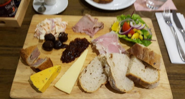 Deli Dine food