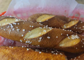 Cocotte Et Sa Cour food