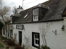 Dores Inn outside