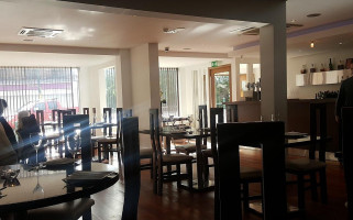 Pacifica Cantonese inside