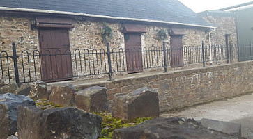 The Devon Inn outside