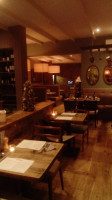 Hinnies Restaurant inside
