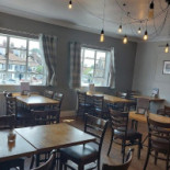 The Olive Branch Dentro