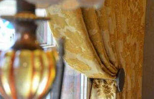 Holmbush Inn inside
