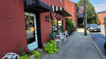 Funky Fresh Foods outside