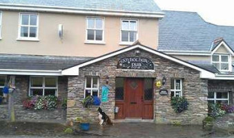 An Bothar Pub And outside