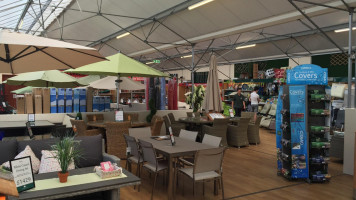 Woodcote Green outside