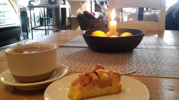 Henningsvaer Lysstoeperi And Cafe food