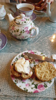 The Singing Kettle food