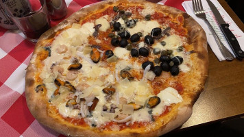 Pizzeria Amici Due food