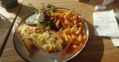 Jordbærpikene food