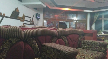 واحة عسول للماكولات البدوية و المشويات inside