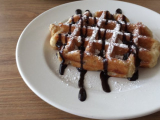 Monlou Cake And Coffee House