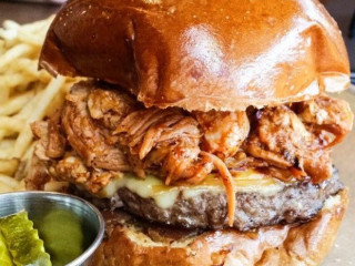 The Jug Sports And Grill