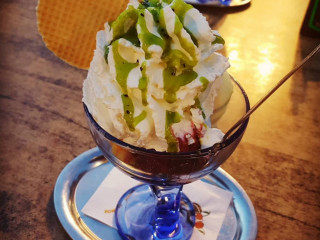 EiscafÉ Venezia • Gelateria