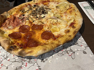 Holzofen Pizzeria